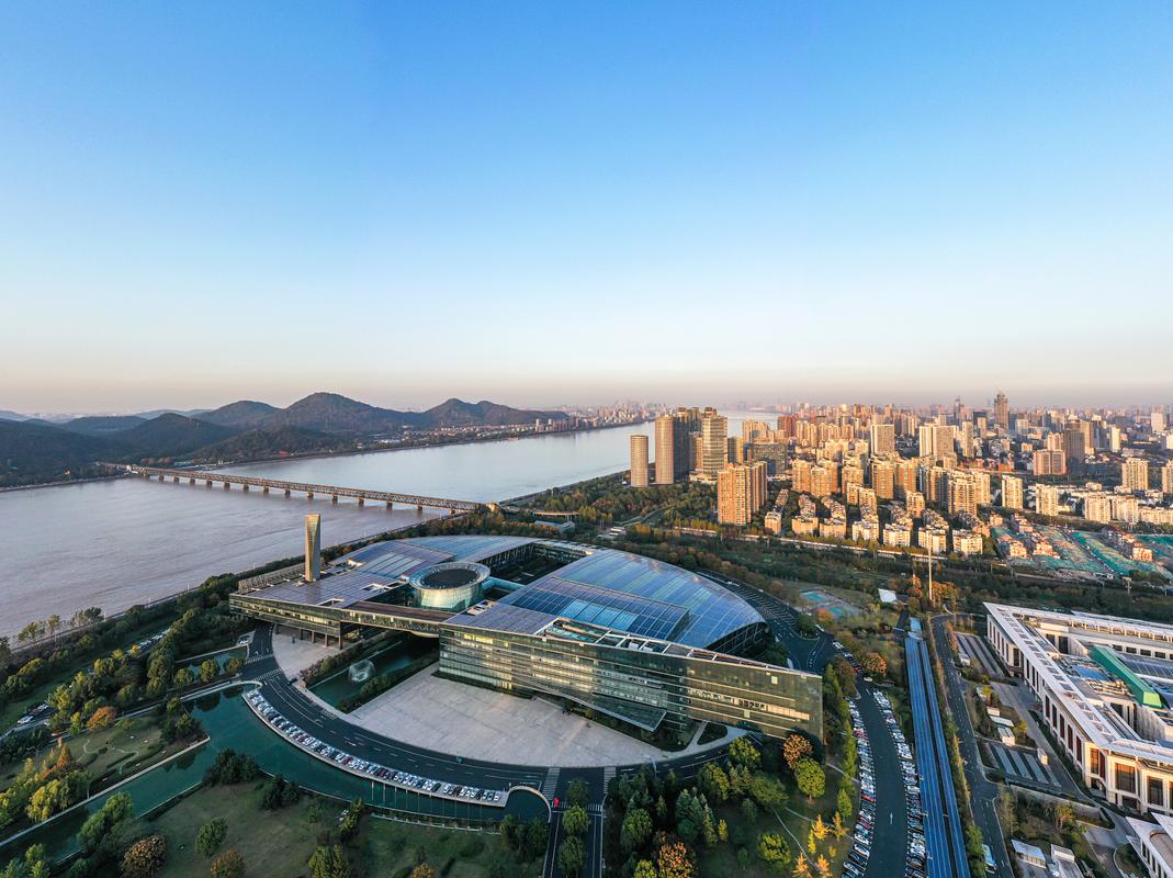 杭州,一座充满历史文化底蕴和美丽风景的城市,是中国著名的旅游胜地